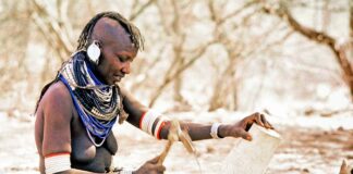 Artisans from Turkana turn creativity into opportunity in Nairobi 13 artisans travelled to Nairobi to showcase their products at Bizarre Bazaar Global Village, one of Kenya’s largest open-air markets for art, fashion and design. The artisans, from both refugee and host communities in Turkana, made 102,000 Kenyan shillings in sales over just two days. ‘It was more than just a market – it was a space to learn, connect and dream bigger,’ said Rodgers Mugaragu, a refugee artisan attending the event for the first time. With more than 100 vendors from across the country and beyond, Biz Baz is a vibrant platform for small producers to display their work and explore new business opportunities. ‘With ITC’s support, I’ve attended Biz Baz twice. The first time, I learned about product quality and value addition,’ said Josephine Alogogita Lobur from the Lodwar host community. ‘Since then, I’ve improved my designs to meet market standards. This year, I connected with new clients, exchanged ideas with other artisans, and gained inspiration to keep growing my business.’ Beyond immediate sales, the experience has strengthened participants’ confidence to run their own enterprises, paving the way for greater financial independence and long-term self-reliance. The group also visited ITC’s Ethical Fashion Initiative (EFI) centre in Nairobi to learn how local artisans collaborate with EFI to produce high-quality, market-ready goods. Opportunities like these help artisans gain exposure to national buyers and new markets, strengthening small businesses and generating income. Increased opportunities also mean better cohesion between refugees and host communities.